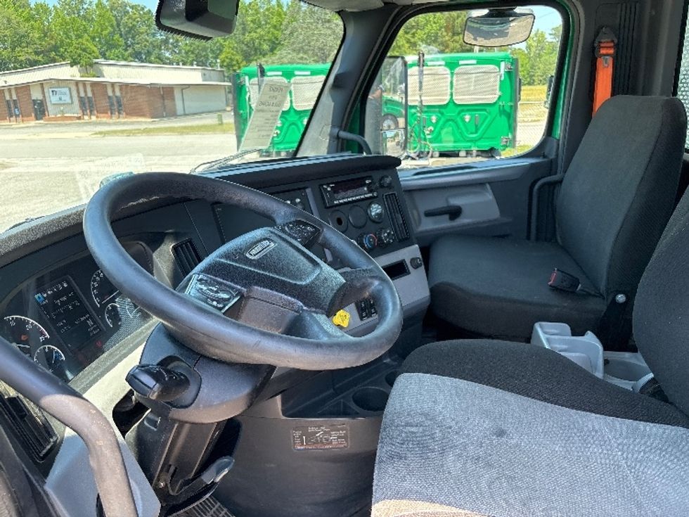 Day Cab Tractor-Heavy Duty Tractors-Freightliner-2022-T11664ST-Prince George-VA-477,388\n\t\tmiles-$ 51,750 - Image 10