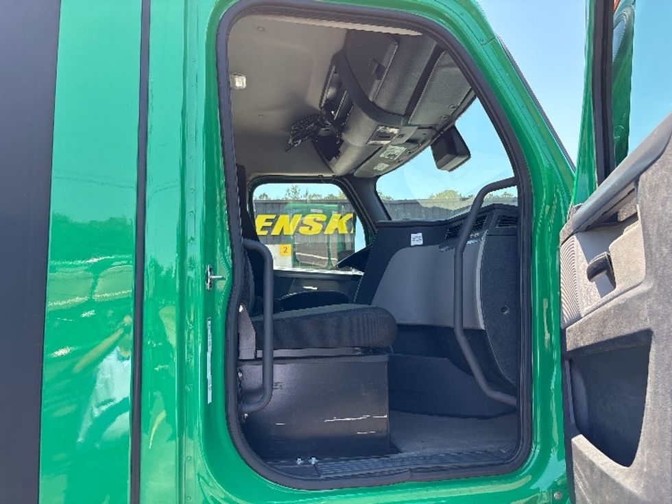 Day Cab Tractor-Heavy Duty Tractors-Freightliner-2022-T11664ST-Prince George-VA-477,388\n\t\tmiles-$ 51,750 - Image 11
