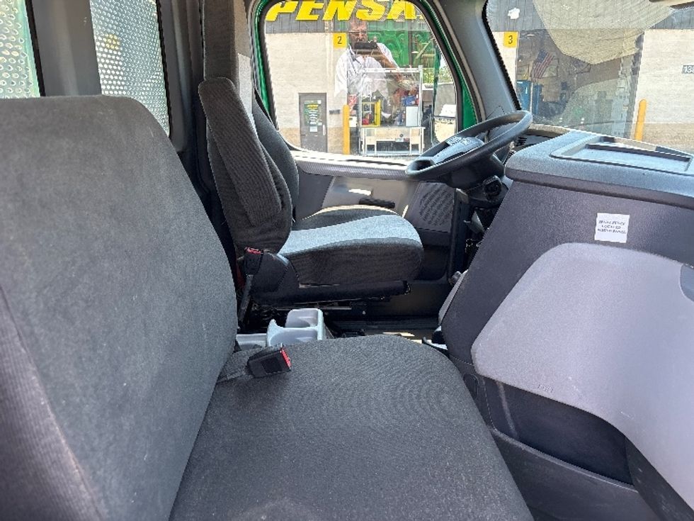 Day Cab Tractor-Heavy Duty Tractors-Freightliner-2022-T11664ST-Prince George-VA-477,388\n\t\tmiles-$ 51,750 - Image 13