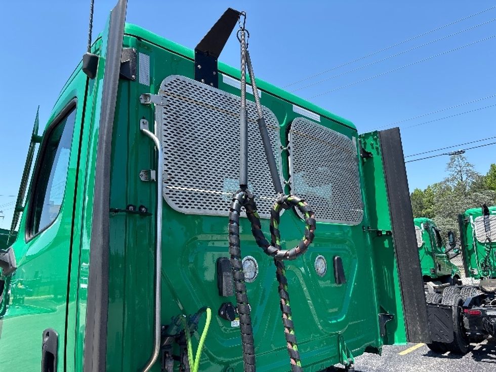 Day Cab Tractor-Heavy Duty Tractors-Freightliner-2022-T11664ST-Prince George-VA-477,388\n\t\tmiles-$ 51,750 - Image 16
