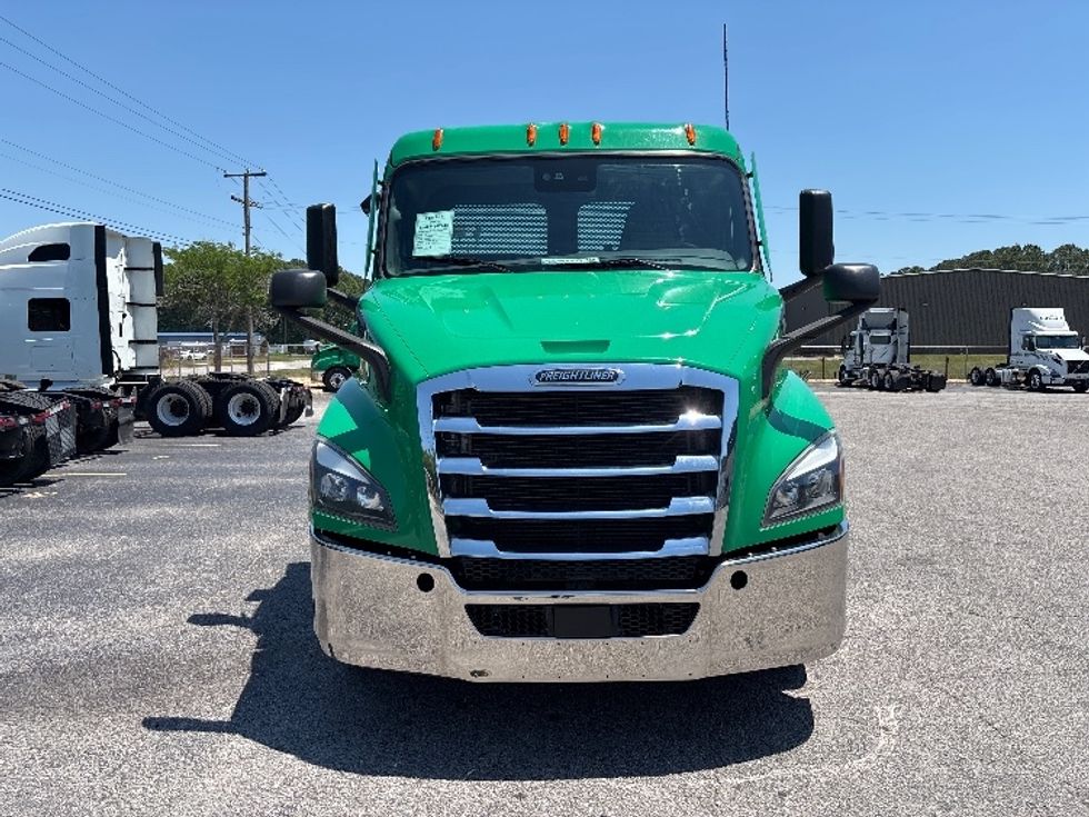 Day Cab Tractor-Heavy Duty Tractors-Freightliner-2022-T11664ST-Prince George-VA-477,388\n\t\tmiles-$ 51,750 - Image 2