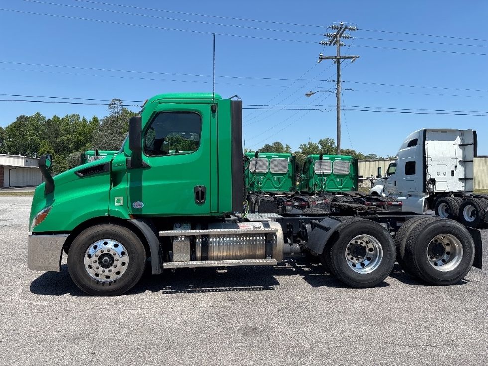 Day Cab Tractor-Heavy Duty Tractors-Freightliner-2022-T11664ST-Prince George-VA-477,388\n\t\tmiles-$ 51,750 - Image 4