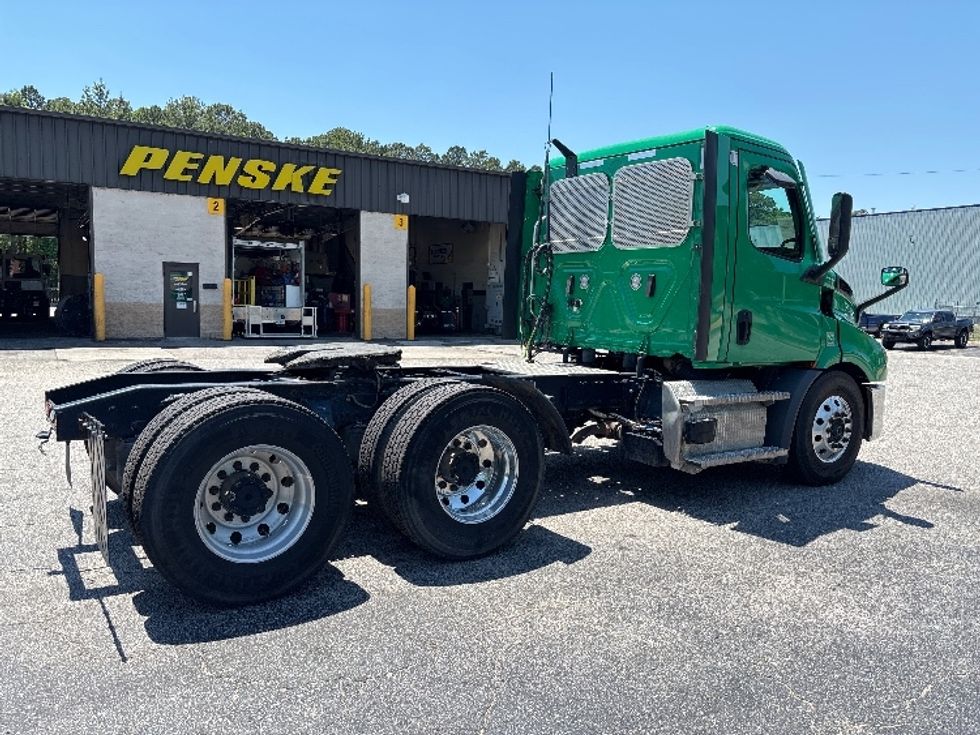 Day Cab Tractor-Heavy Duty Tractors-Freightliner-2022-T11664ST-Prince George-VA-477,388\n\t\tmiles-$ 51,750 - Image 7