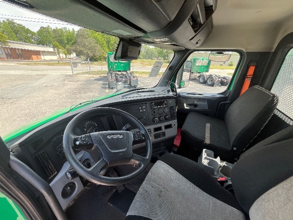 Day Cab Tractor-Heavy Duty Tractors-Freightliner-2022-T11664ST-Prince George-VA-489,238\n\t\tmiles-$ 53,500 - Image 10