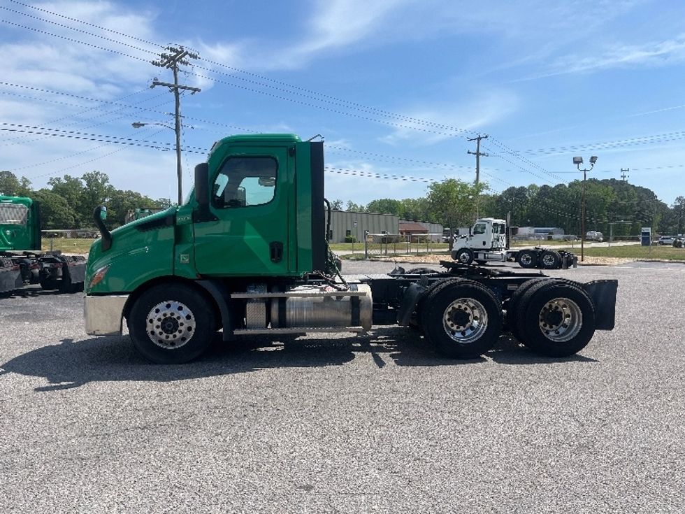 Day Cab Tractor-Heavy Duty Tractors-Freightliner-2022-T11664ST-Prince George-VA-489,238\n\t\tmiles-$ 53,500 - Image 4