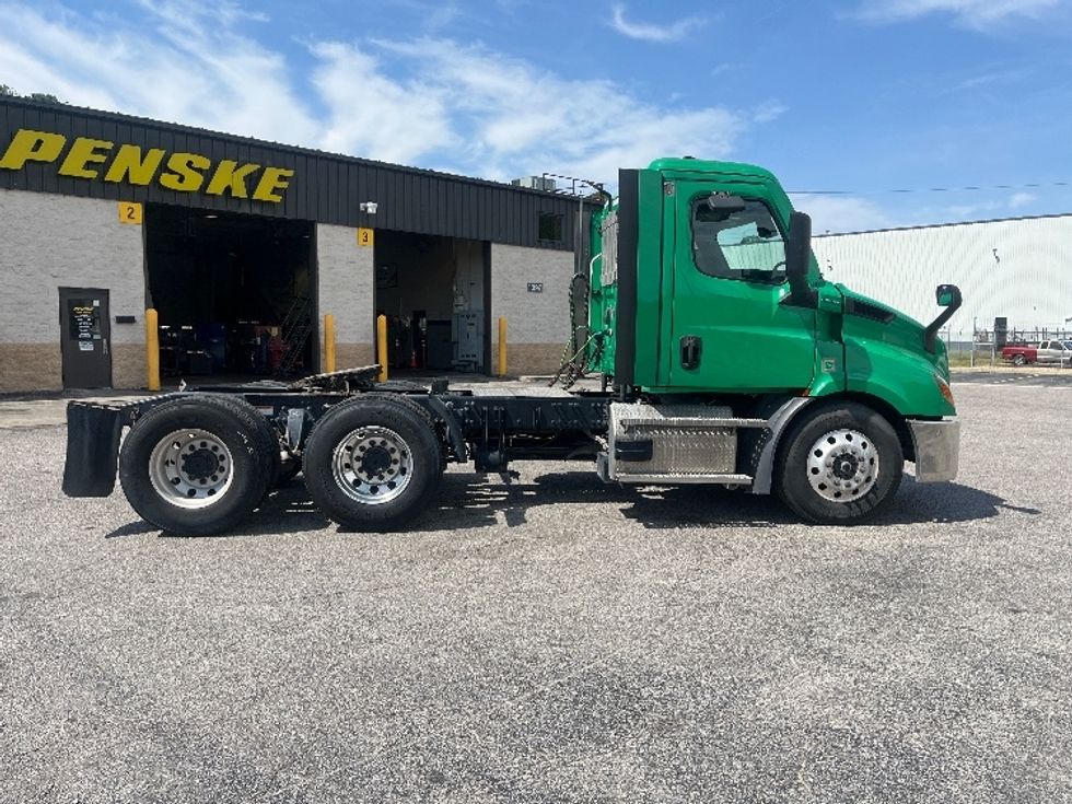 Day Cab Tractor-Heavy Duty Tractors-Freightliner-2022-T11664ST-Prince George-VA-489,238\n\t\tmiles-$ 53,500 - Image 8
