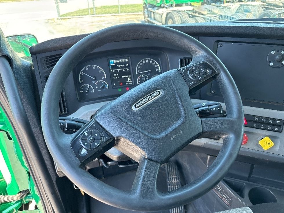 Day Cab Tractor-Heavy Duty Tractors-Freightliner-2022-T11664ST-Prince George-VA-489,867\n\t\tmiles-$ 50,500 - Image 11