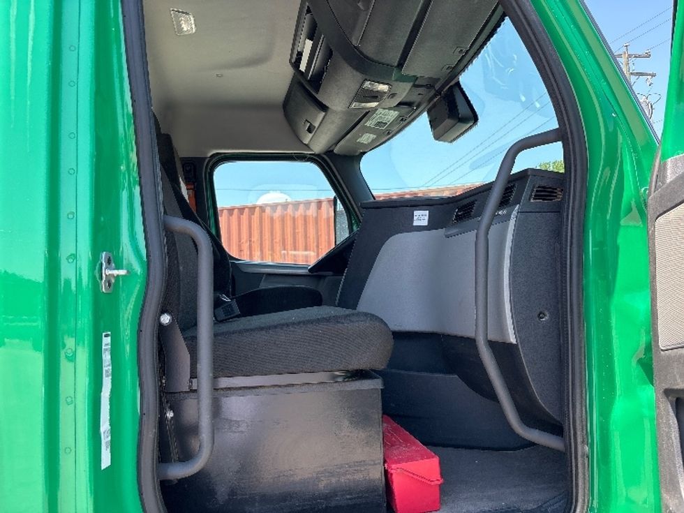 Day Cab Tractor-Heavy Duty Tractors-Freightliner-2022-T11664ST-Prince George-VA-489,867\n\t\tmiles-$ 50,500 - Image 12
