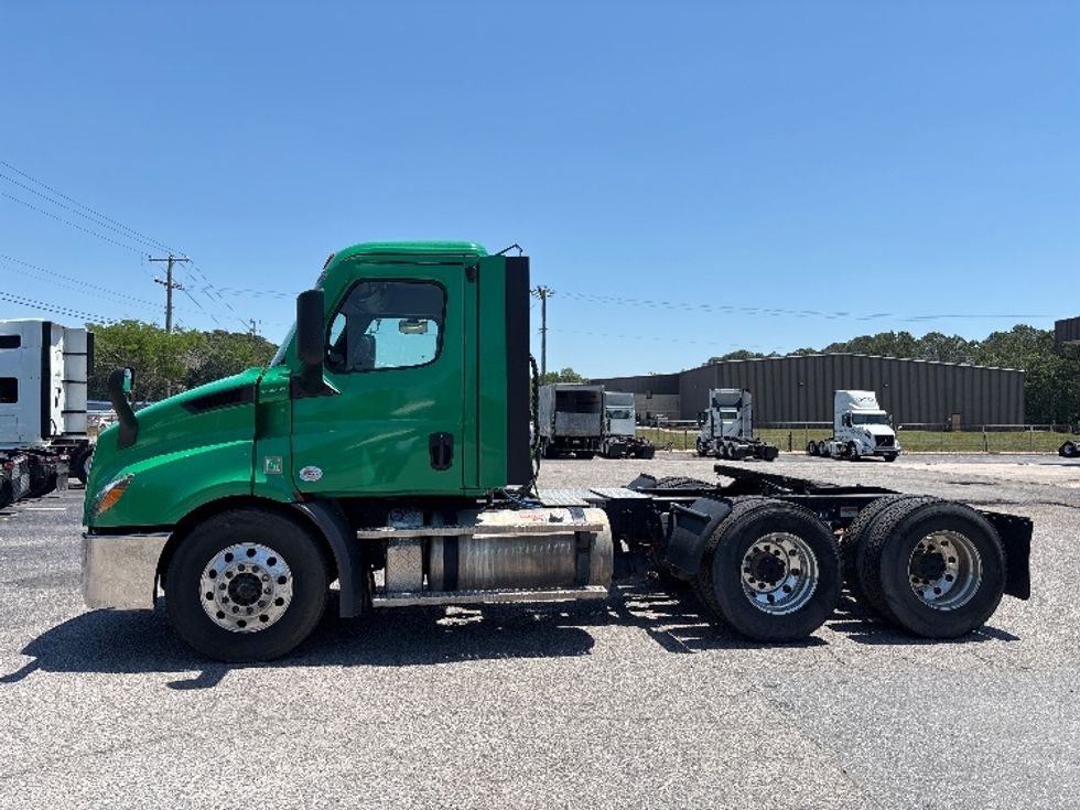 Day Cab Tractor-Heavy Duty Tractors-Freightliner-2022-T11664ST-Prince George-VA-489,867\n\t\tmiles-$ 50,500 - Image 4