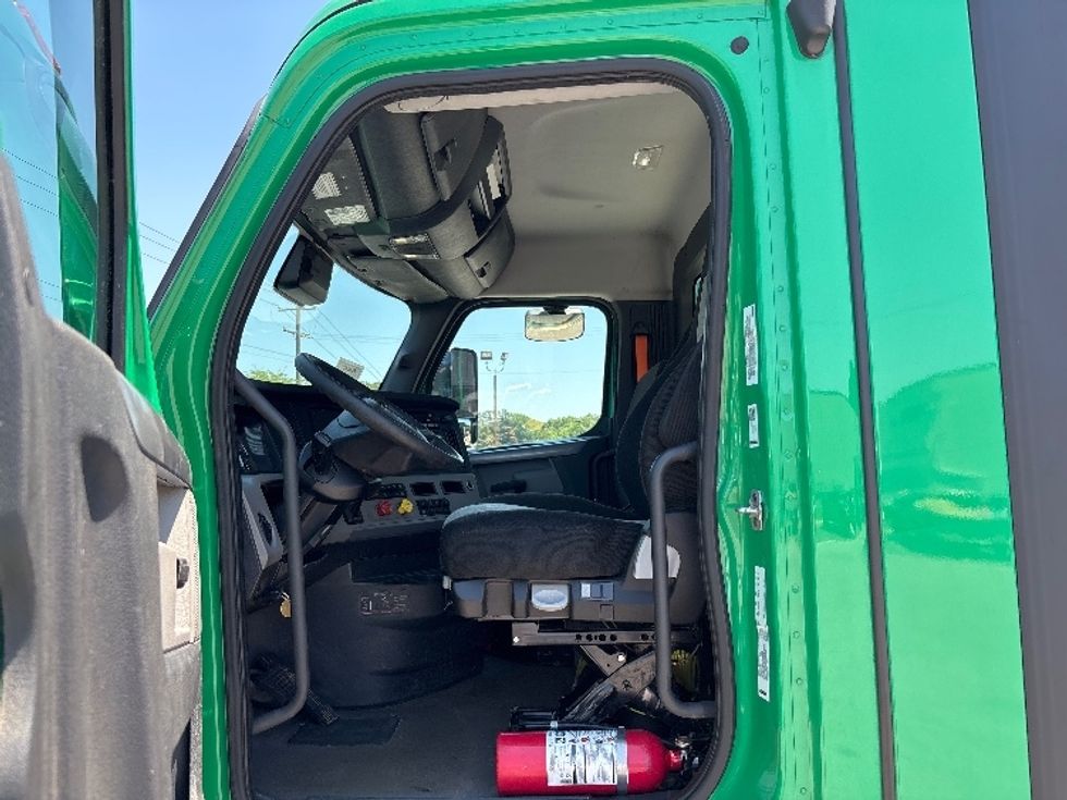 Day Cab Tractor-Heavy Duty Tractors-Freightliner-2022-T11664ST-Prince George-VA-489,867\n\t\tmiles-$ 50,500 - Image 9
