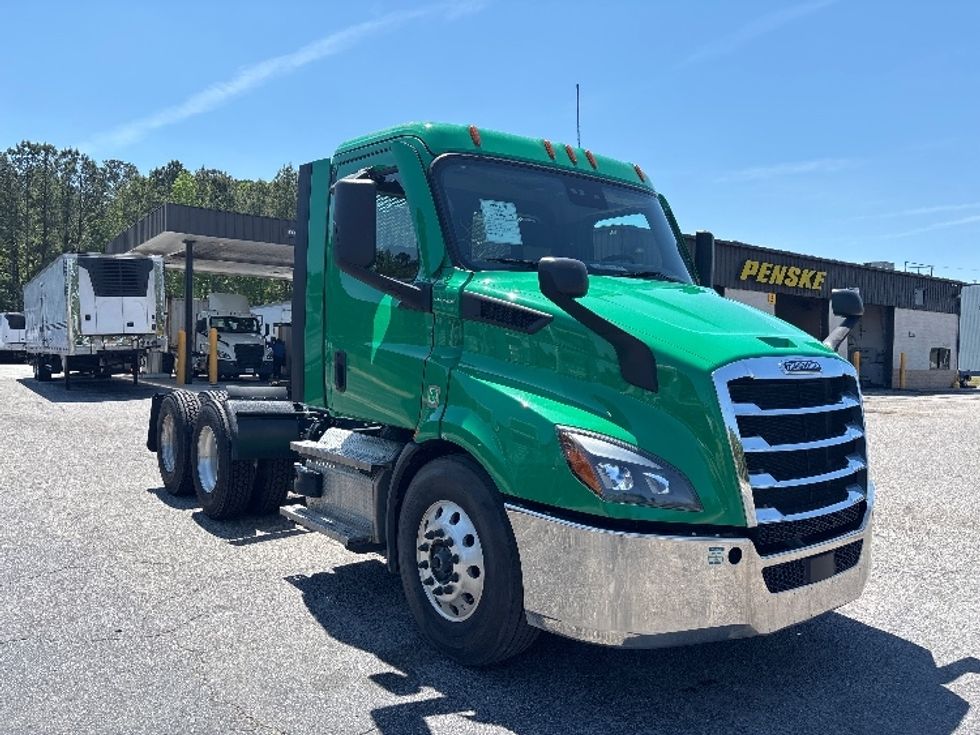 Day Cab Tractor-Heavy Duty Tractors-Freightliner-2022-T11664ST-Prince George-VA-496,369\n\t\tmiles-$ 49,750 - Image 1