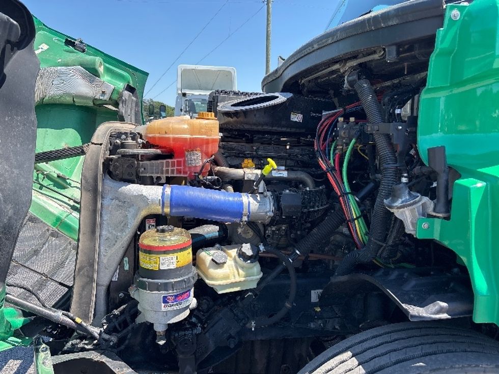 Day Cab Tractor-Heavy Duty Tractors-Freightliner-2022-T11664ST-Prince George-VA-496,369\n\t\tmiles-$ 49,750 - Image 16