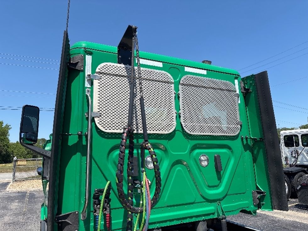 Day Cab Tractor-Heavy Duty Tractors-Freightliner-2022-T11664ST-Prince George-VA-496,369\n\t\tmiles-$ 49,750 - Image 17