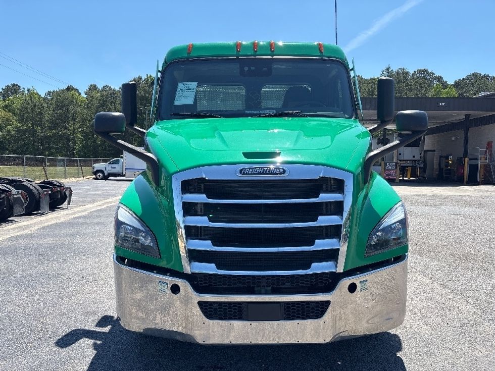 Day Cab Tractor-Heavy Duty Tractors-Freightliner-2022-T11664ST-Prince George-VA-496,369\n\t\tmiles-$ 49,750 - Image 2