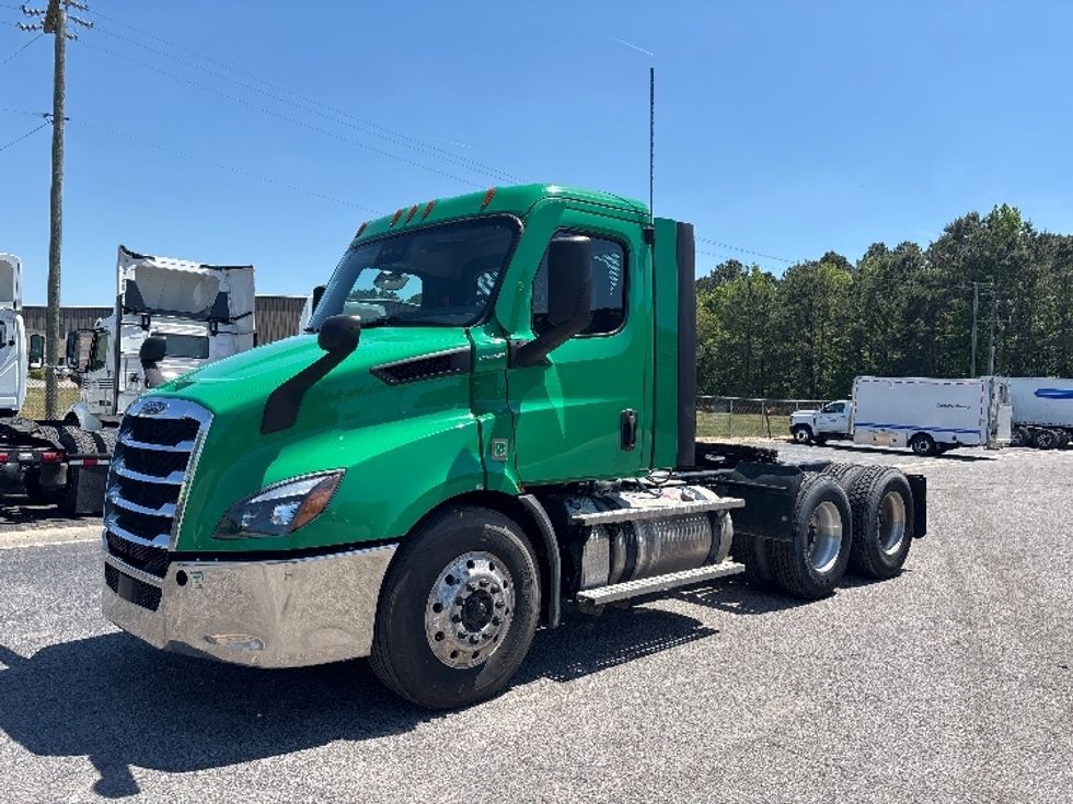 Day Cab Tractor-Heavy Duty Tractors-Freightliner-2022-T11664ST-Prince George-VA-496,369\n\t\tmiles-$ 49,750 - Image 3