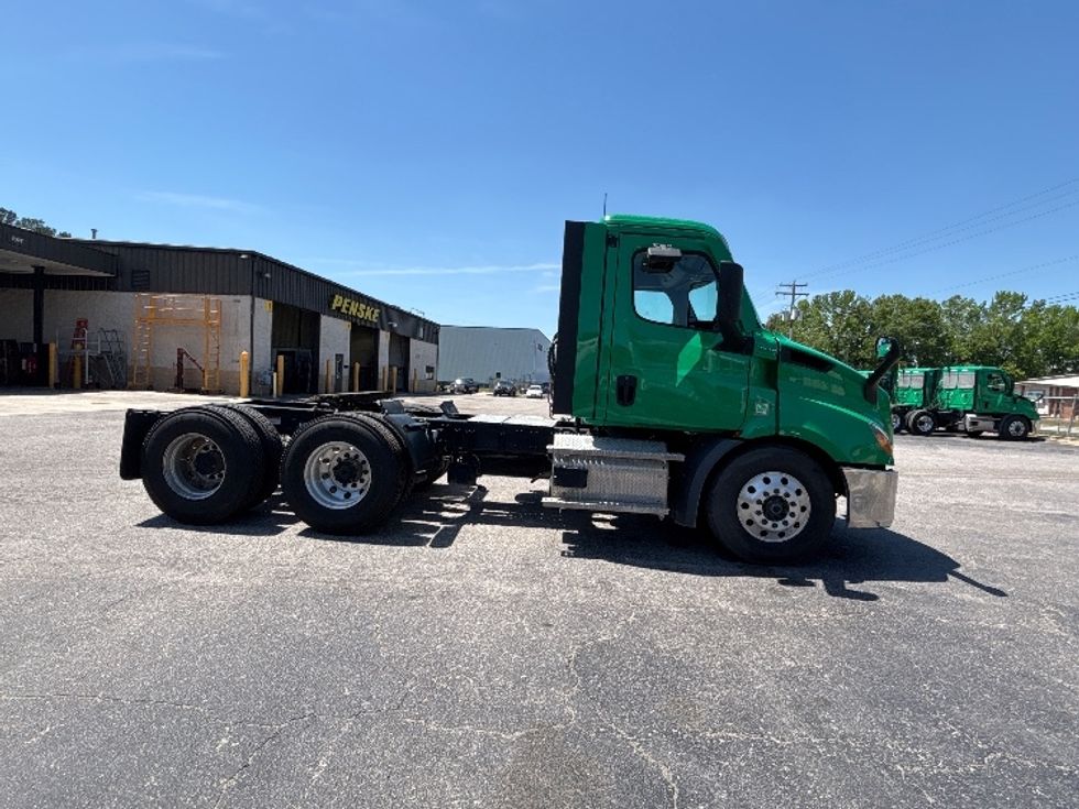 Day Cab Tractor-Heavy Duty Tractors-Freightliner-2022-T11664ST-Prince George-VA-496,369\n\t\tmiles-$ 49,750 - Image 8