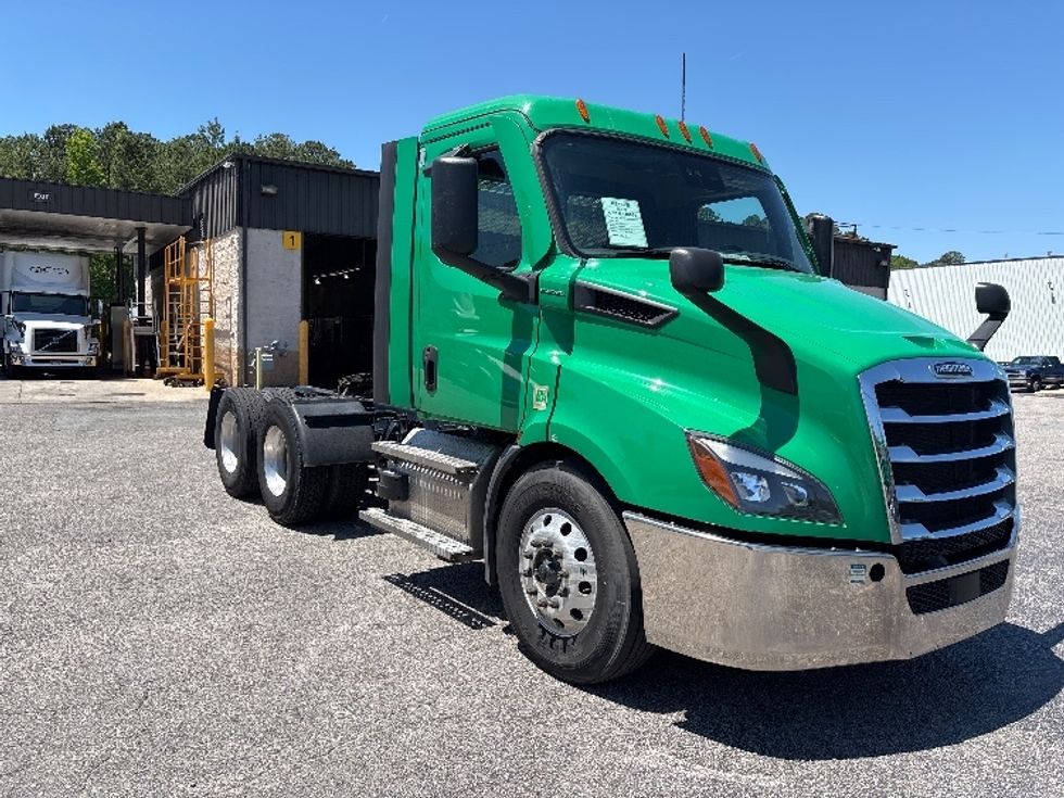 Day Cab Tractor-Heavy Duty Tractors-Freightliner-2022-T11664ST-Prince George-VA-536,128\n\t\tmiles-$ 45,750 - Image 1