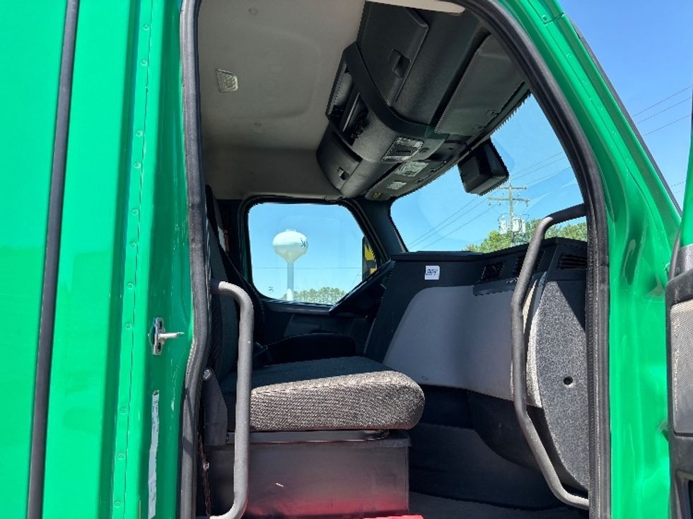 Day Cab Tractor-Heavy Duty Tractors-Freightliner-2022-T11664ST-Prince George-VA-536,128\n\t\tmiles-$ 45,750 - Image 11
