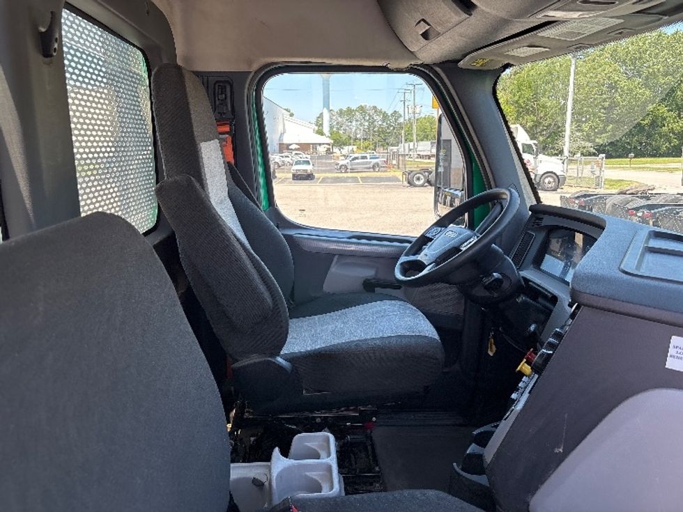 Day Cab Tractor-Heavy Duty Tractors-Freightliner-2022-T11664ST-Prince George-VA-536,128\n\t\tmiles-$ 45,750 - Image 13