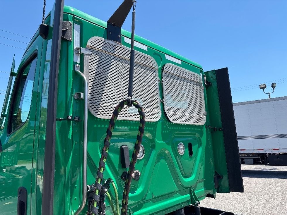 Day Cab Tractor-Heavy Duty Tractors-Freightliner-2022-T11664ST-Prince George-VA-536,128\n\t\tmiles-$ 45,750 - Image 16