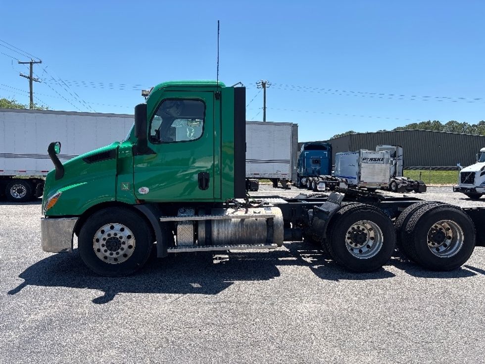 Day Cab Tractor-Heavy Duty Tractors-Freightliner-2022-T11664ST-Prince George-VA-536,128\n\t\tmiles-$ 45,750 - Image 4