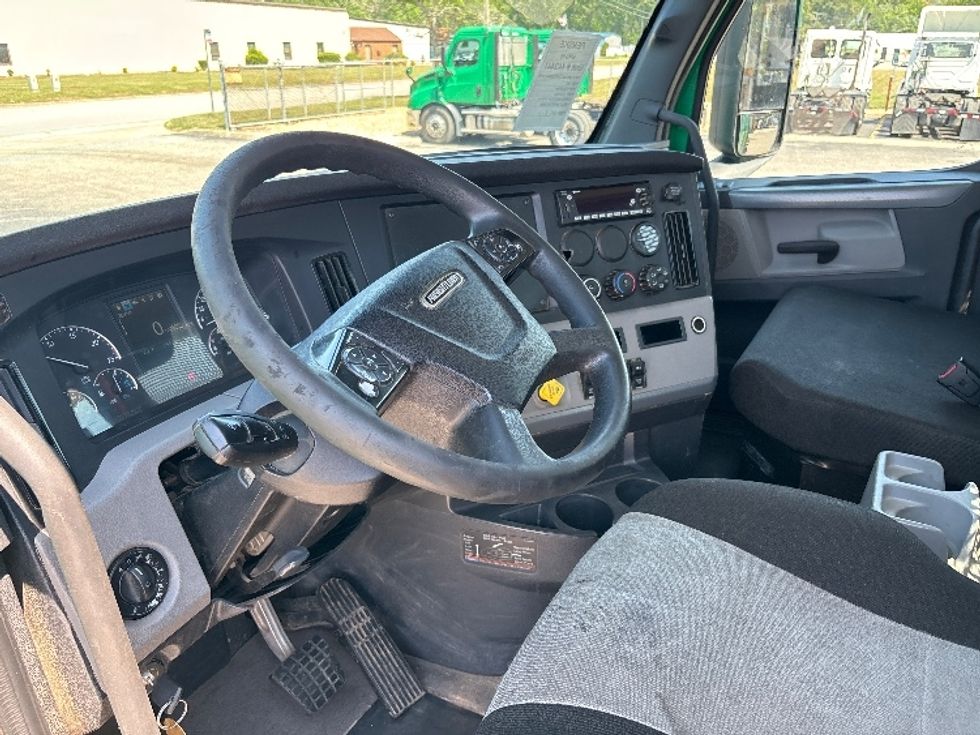 Day Cab Tractor-Heavy Duty Tractors-Freightliner-2022-T11664ST-Prince George-VA-545,060\n\t\tmiles-$ 44,750 - Image 10