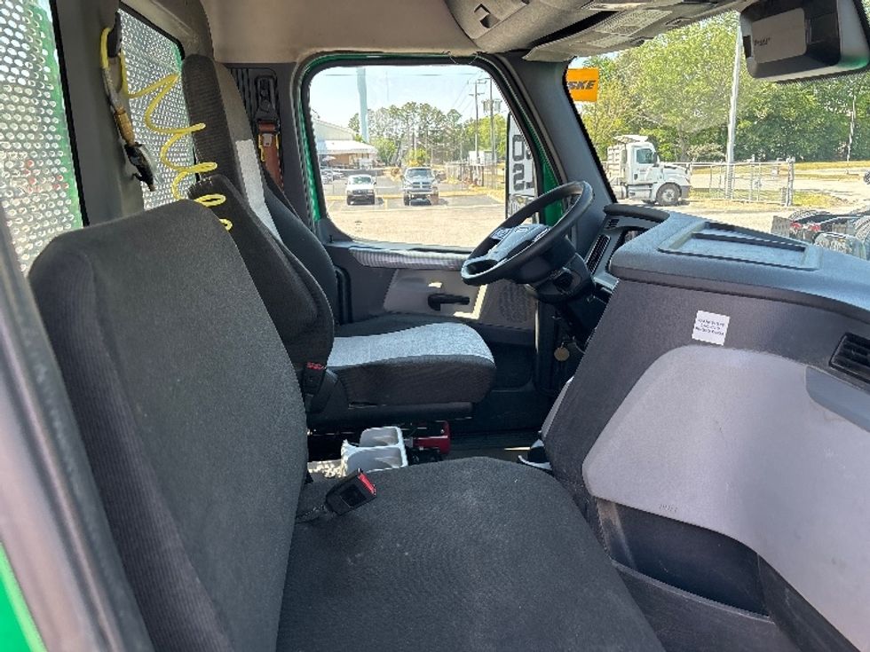 Day Cab Tractor-Heavy Duty Tractors-Freightliner-2022-T11664ST-Prince George-VA-545,060\n\t\tmiles-$ 44,750 - Image 14