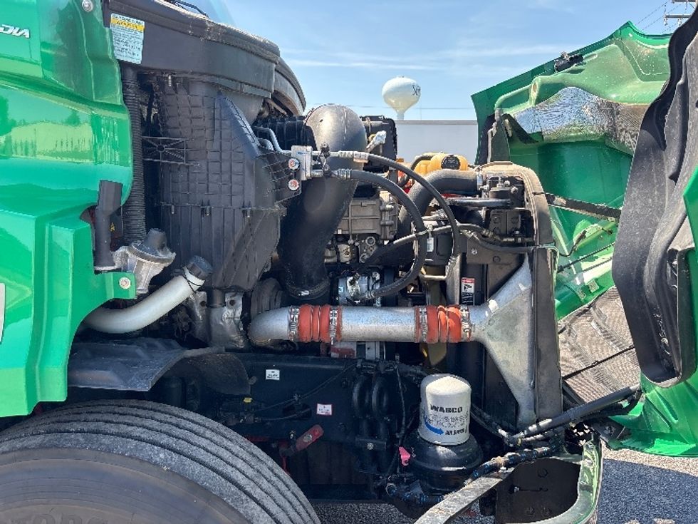 Day Cab Tractor-Heavy Duty Tractors-Freightliner-2022-T11664ST-Prince George-VA-545,060\n\t\tmiles-$ 44,750 - Image 15