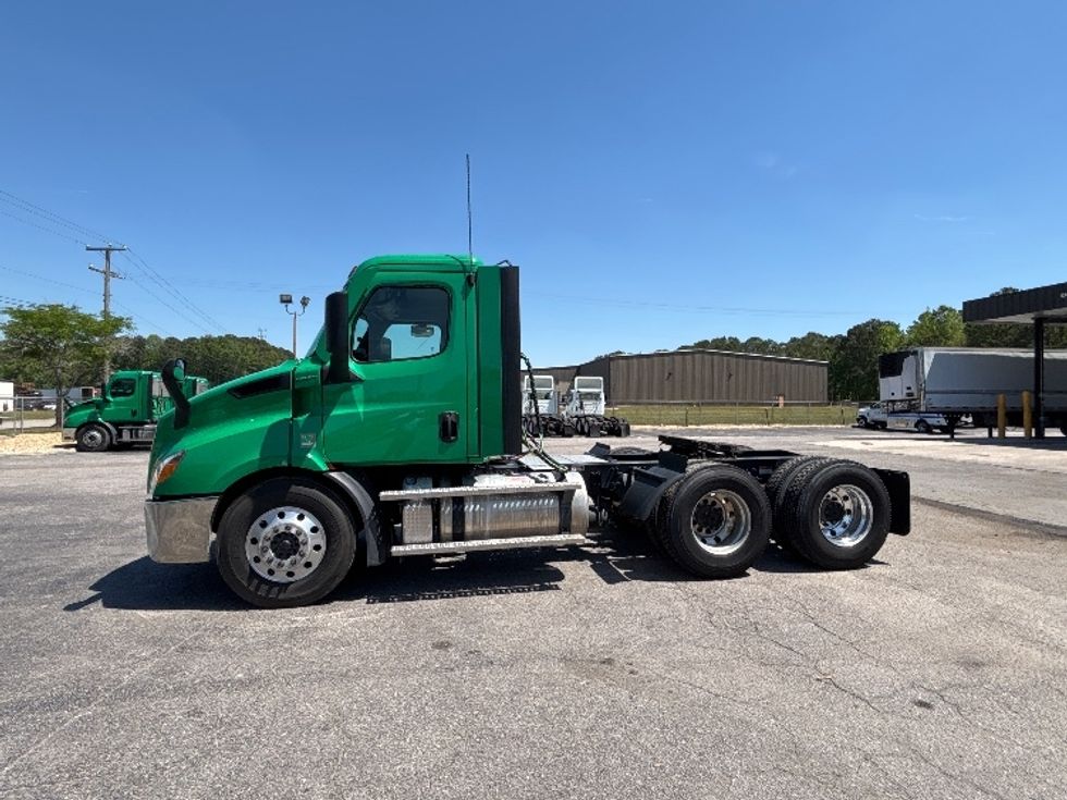 Day Cab Tractor-Heavy Duty Tractors-Freightliner-2022-T11664ST-Prince George-VA-545,060\n\t\tmiles-$ 44,750 - Image 4