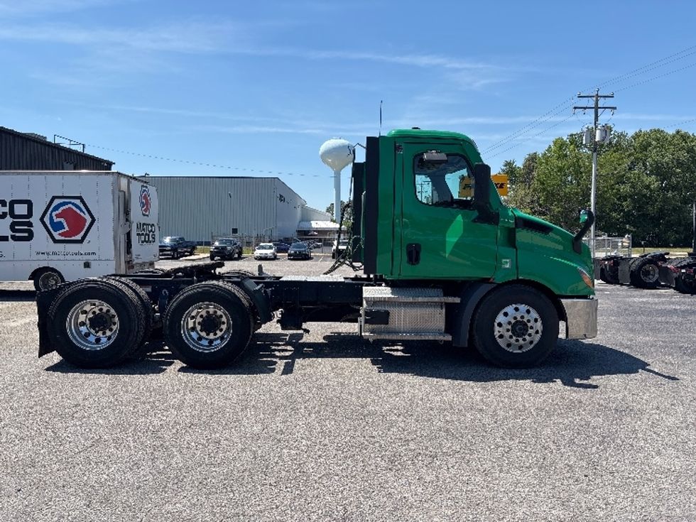 Day Cab Tractor-Heavy Duty Tractors-Freightliner-2022-T11664ST-Prince George-VA-545,060\n\t\tmiles-$ 44,750 - Image 8