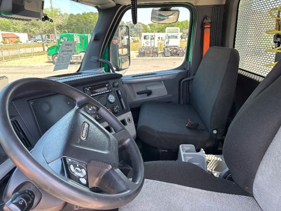 Day Cab Tractor-Heavy Duty Tractors-Freightliner-2022-T11664ST-Prince George-VA-552,178\n\t\tmiles-$ 44,000 - Image 10