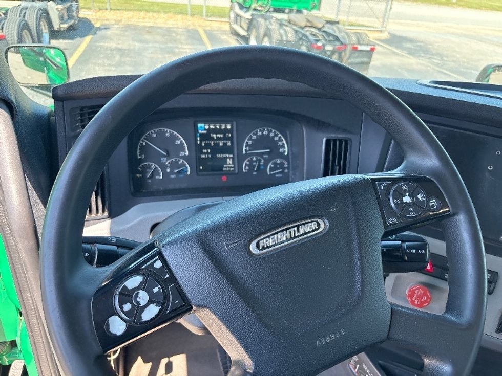 Day Cab Tractor-Heavy Duty Tractors-Freightliner-2022-T11664ST-Prince George-VA-552,178\n\t\tmiles-$ 44,000 - Image 11