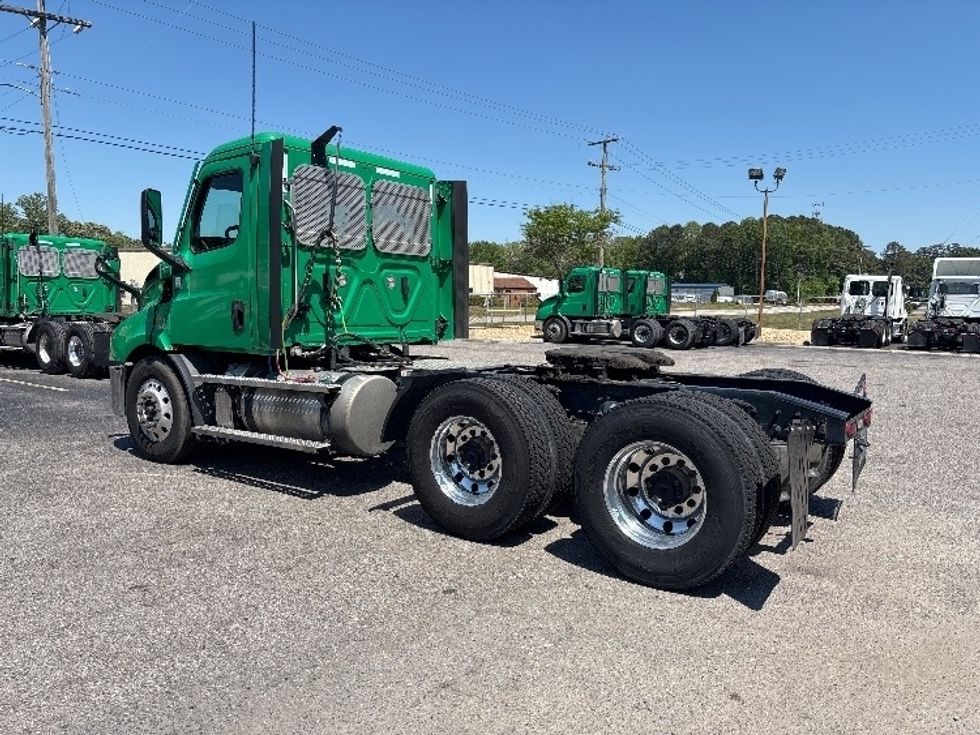 Day Cab Tractor-Heavy Duty Tractors-Freightliner-2022-T11664ST-Prince George-VA-552,178\n\t\tmiles-$ 44,000 - Image 5