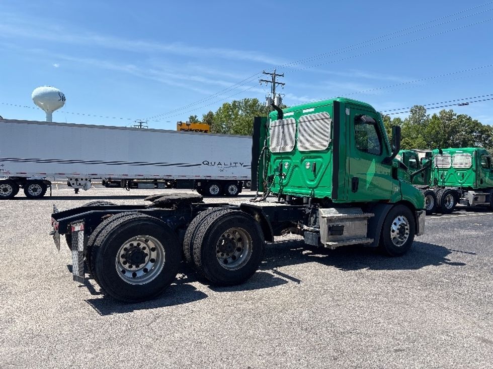 Day Cab Tractor-Heavy Duty Tractors-Freightliner-2022-T11664ST-Prince George-VA-552,178\n\t\tmiles-$ 44,000 - Image 7