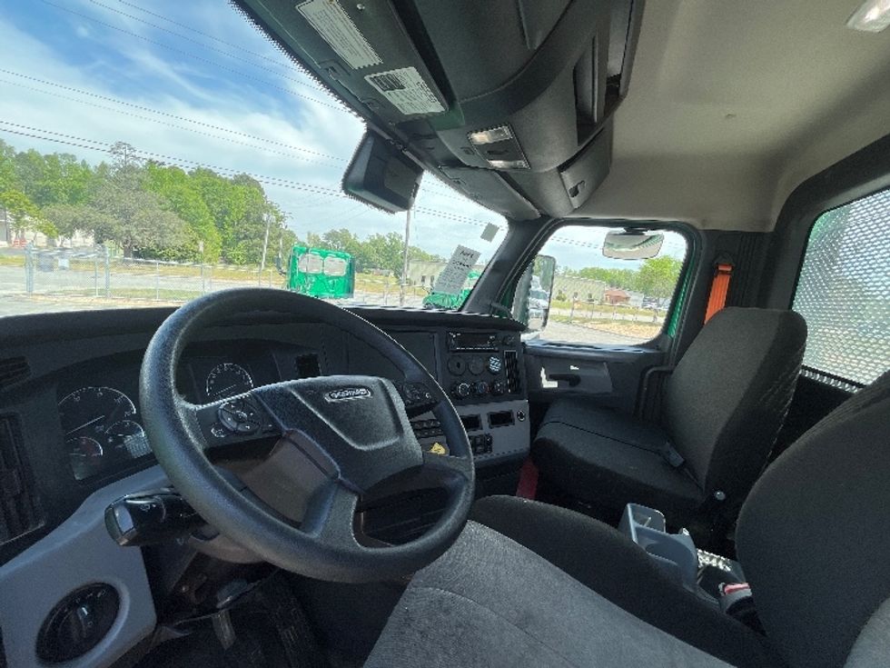 Day Cab Tractor-Heavy Duty Tractors-Freightliner-2022-T11664ST-Prince George-VA-553,919\n\t\tmiles-$ 46,750 - Image 10