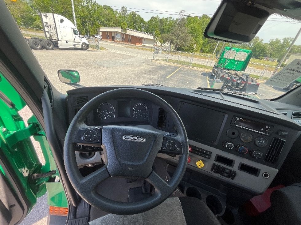 Day Cab Tractor-Heavy Duty Tractors-Freightliner-2022-T11664ST-Prince George-VA-553,919\n\t\tmiles-$ 46,750 - Image 11