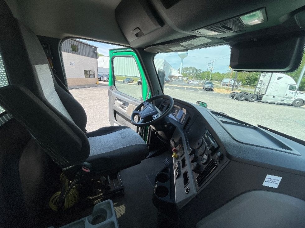 Day Cab Tractor-Heavy Duty Tractors-Freightliner-2022-T11664ST-Prince George-VA-553,919\n\t\tmiles-$ 46,750 - Image 14