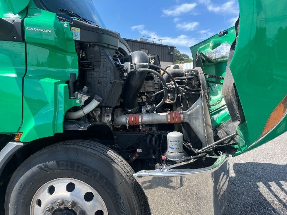 Day Cab Tractor-Heavy Duty Tractors-Freightliner-2022-T11664ST-Prince George-VA-553,919\n\t\tmiles-$ 46,750 - Image 15