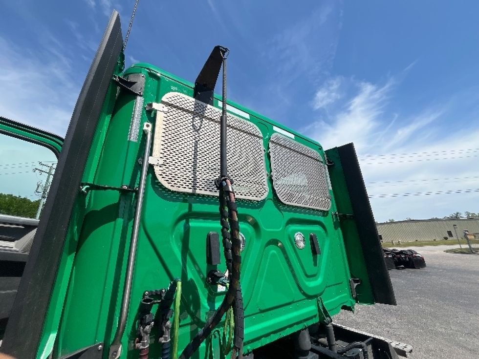 Day Cab Tractor-Heavy Duty Tractors-Freightliner-2022-T11664ST-Prince George-VA-553,919\n\t\tmiles-$ 46,750 - Image 17