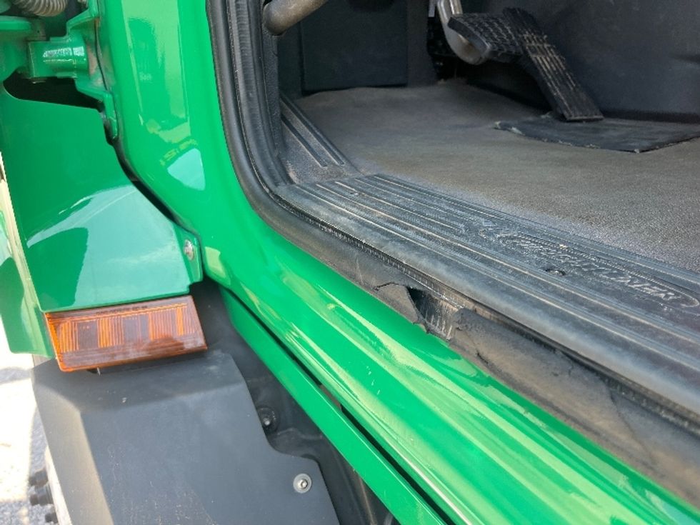 Day Cab Tractor-Heavy Duty Tractors-Freightliner-2022-T11664ST-Prince George-VA-553,919\n\t\tmiles-$ 46,750 - Image 18