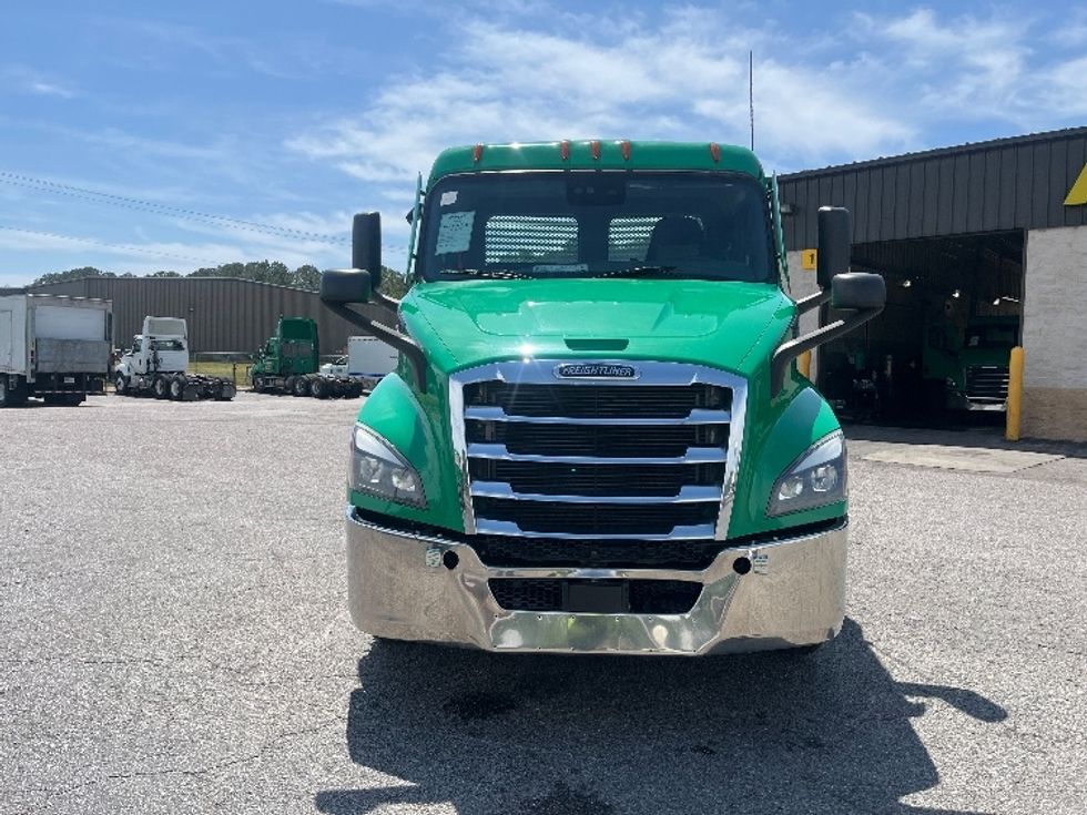 Day Cab Tractor-Heavy Duty Tractors-Freightliner-2022-T11664ST-Prince George-VA-553,919\n\t\tmiles-$ 46,750 - Image 2