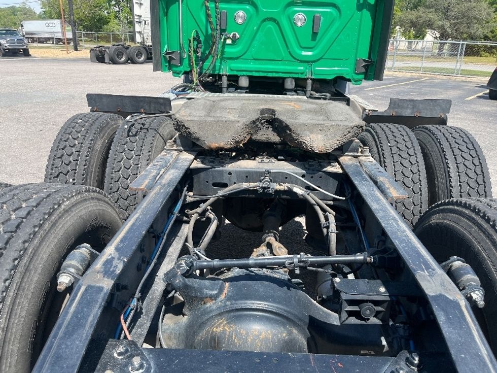 Day Cab Tractor-Heavy Duty Tractors-Freightliner-2022-T11664ST-Prince George-VA-553,919\n\t\tmiles-$ 46,750 - Image 6
