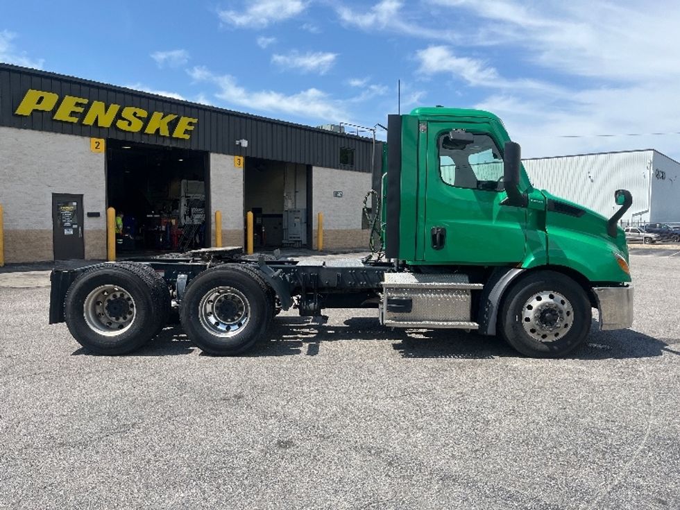 Day Cab Tractor-Heavy Duty Tractors-Freightliner-2022-T11664ST-Prince George-VA-553,919\n\t\tmiles-$ 46,750 - Image 8