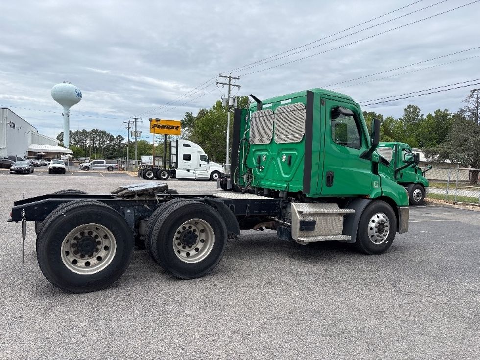 Day Cab Tractor-Heavy Duty Tractors-Freightliner-2022-T11664ST-Prince George-VA-603,235\n\t\tmiles-$ 32,500 - Image 7