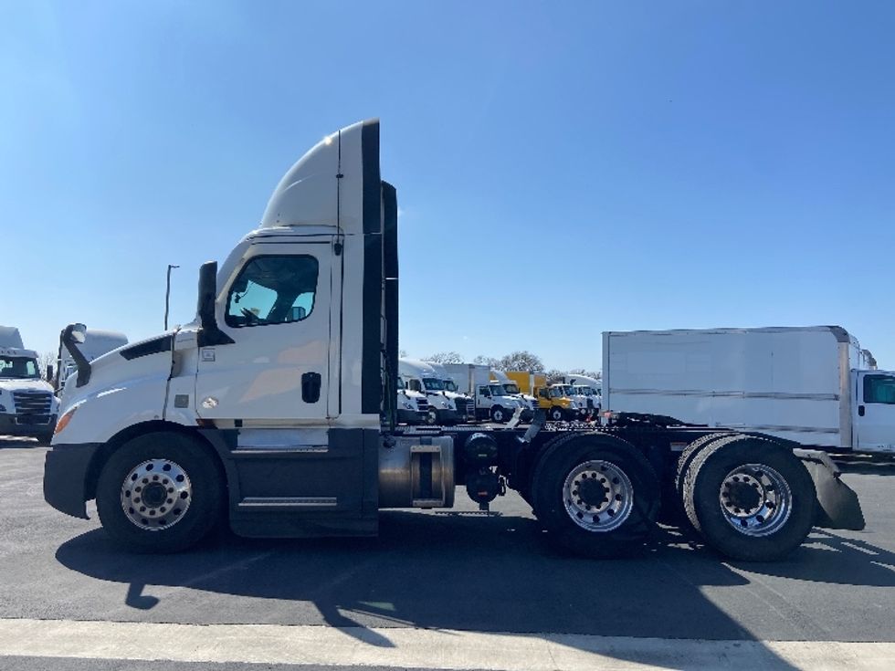 Day Cab Tractor-Heavy Duty Tractors-Freightliner-2022-T11664ST-San Antonio-TX-568,482\n\t\tmiles-$ 47,250 - Image 4