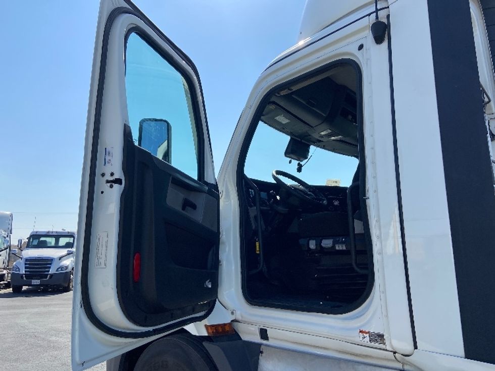 Day Cab Tractor-Heavy Duty Tractors-Freightliner-2022-T11664ST-San Antonio-TX-568,482\n\t\tmiles-$ 47,250 - Image 9