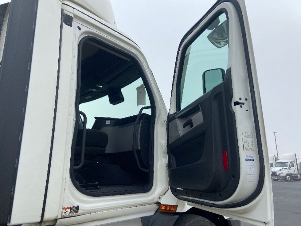 Day Cab Tractor-Heavy Duty Tractors-Freightliner-2022-T11664ST-San Antonio-TX-574,440\n\t\tmiles-$ 47,500 - Image 12