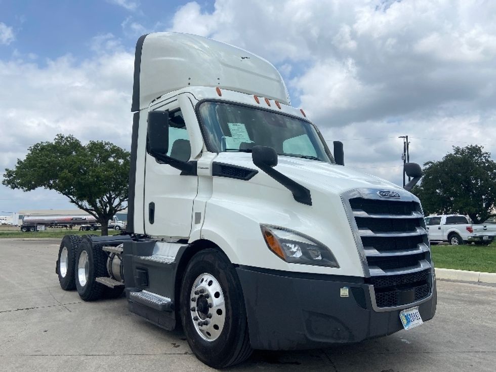 Day Cab Tractor-Heavy Duty Tractors-Freightliner-2022-T11664ST-San Antonio-TX-606,967\n\t\tmiles-$ 36,500 - Image 1