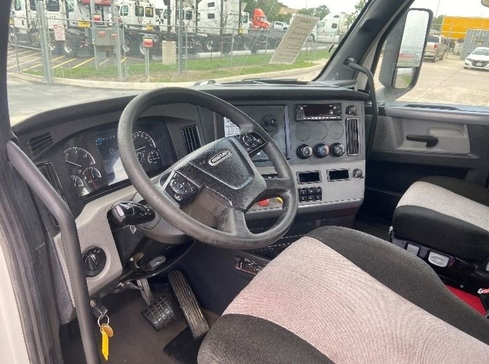 Day Cab Tractor-Heavy Duty Tractors-Freightliner-2022-T11664ST-San Antonio-TX-606,967\n\t\tmiles-$ 36,500 - Image 10