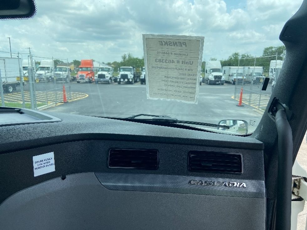 Day Cab Tractor-Heavy Duty Tractors-Freightliner-2022-T11664ST-San Antonio-TX-606,967\n\t\tmiles-$ 36,500 - Image 13